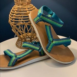 Size 10 Teva sandals
